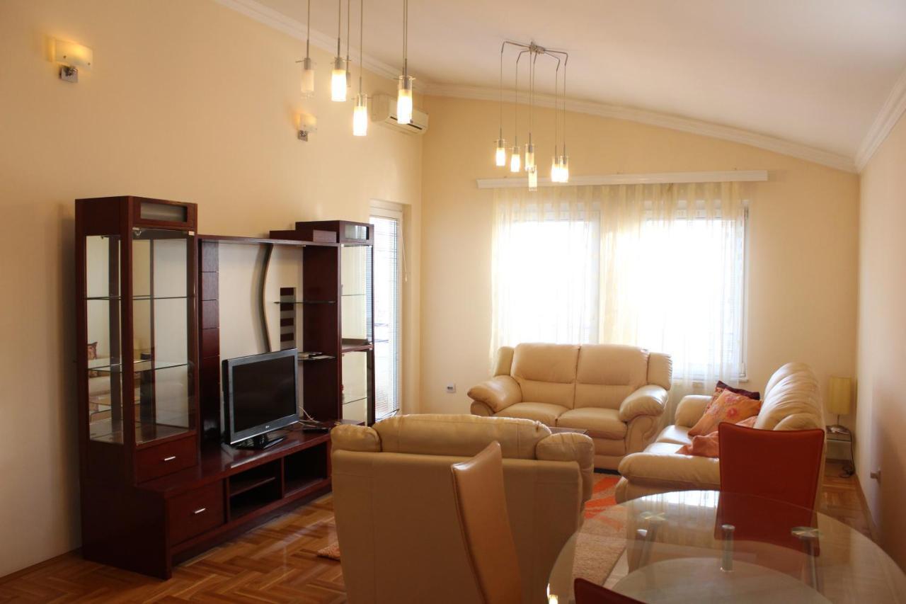 Hana Apartments Prishtina Prishtine Bagian luar foto