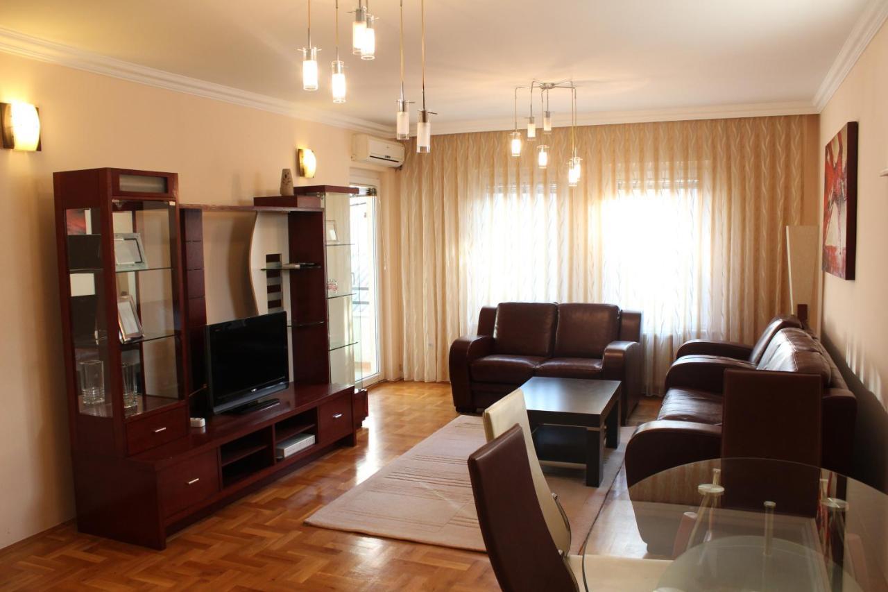 Hana Apartments Prishtina Prishtine Bagian luar foto